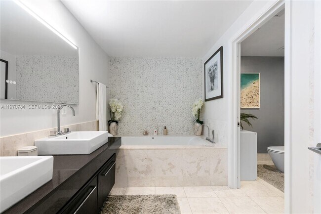 Building Photo - 17121 Collins Ave