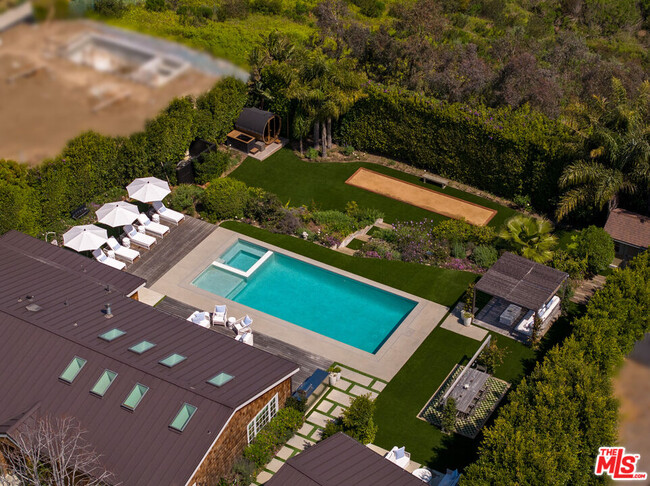 Building Photo - 6540 Dume Dr