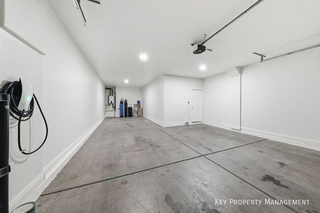 Building Photo - 956 Via Canale Dr