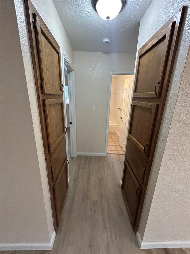 Building Photo - 1012 Mockingbird Dr