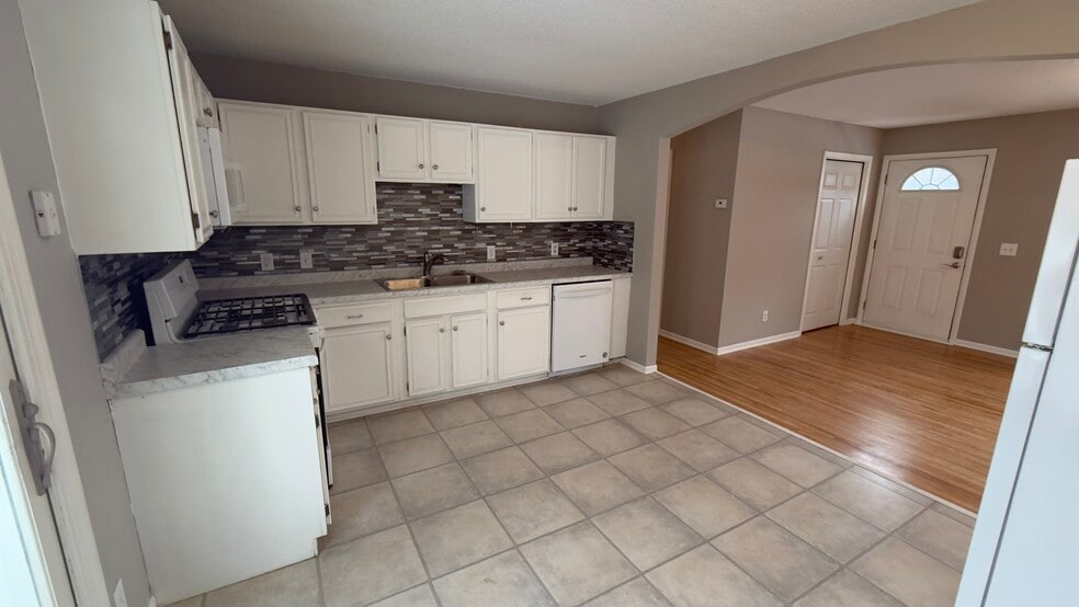 Kitchen 2 - 112010 Faber Ln