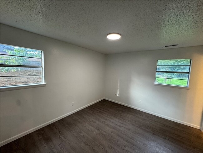 Building Photo - 1303 White Rd