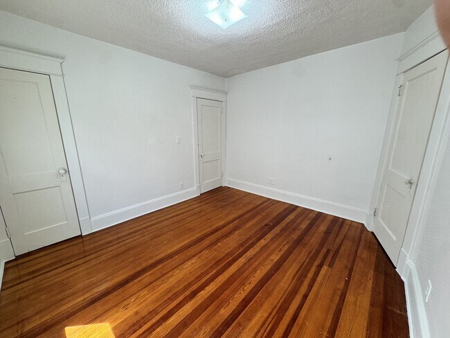 Building Photo - 134-136-136 Woodlawn St