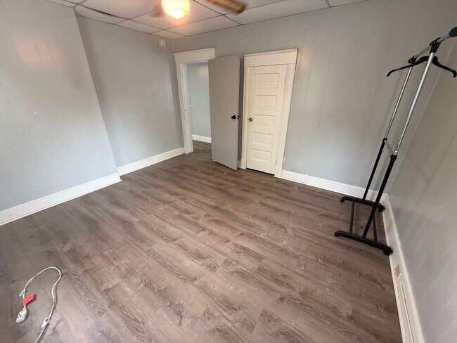 Building Photo - Spacious 4 Bedroom, Cambridge Home with Large Yard, Office & Front Porch Near Downtown Waterfront!