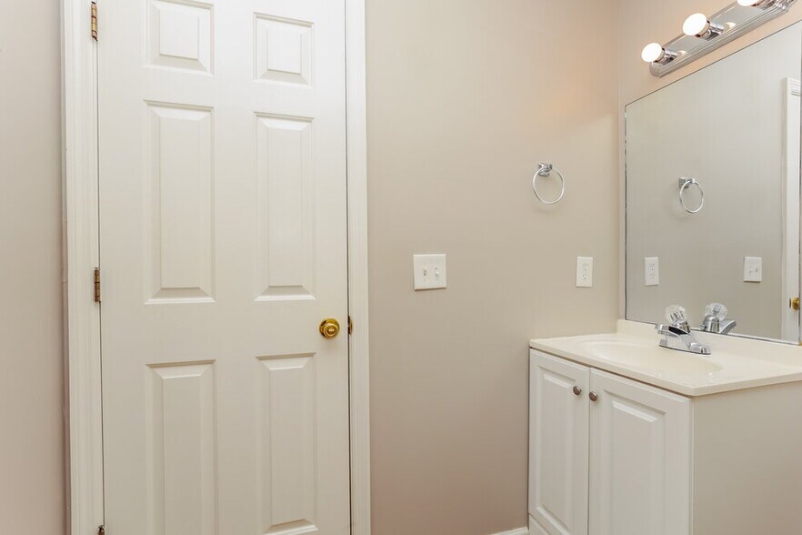 Building Photo - 705 Bell Trace Cove