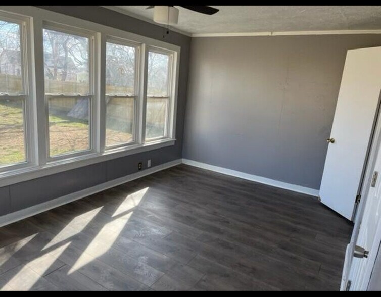 Building Photo - 715 E Harrison Ave