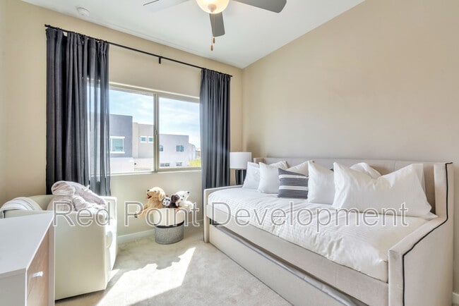 Building Photo - 3700 W Goshen Dr