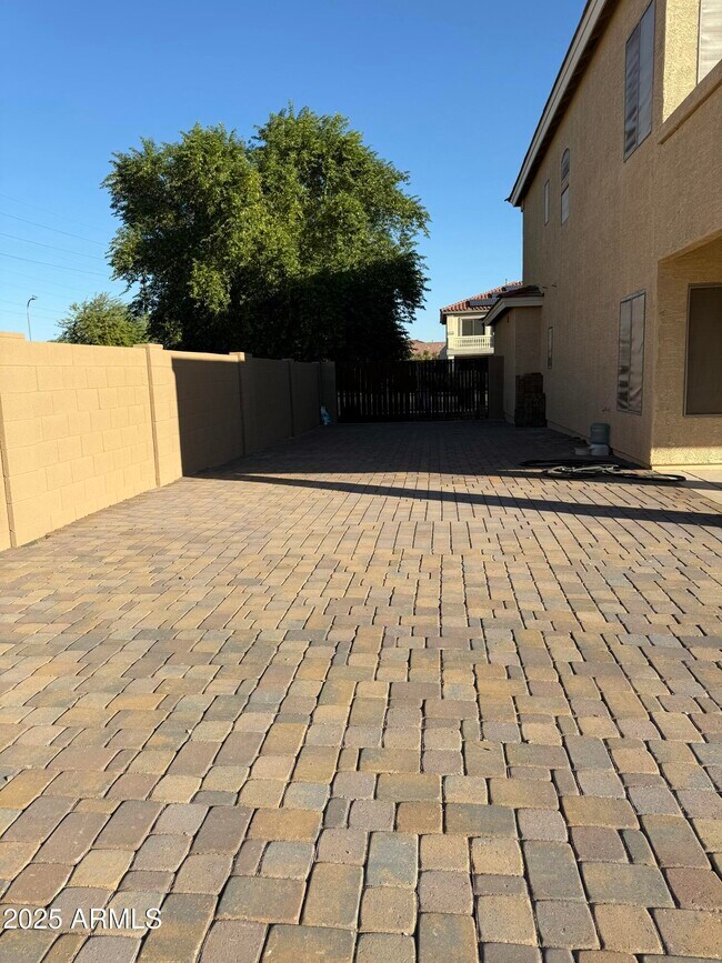 Building Photo - 4825 W Milada Dr