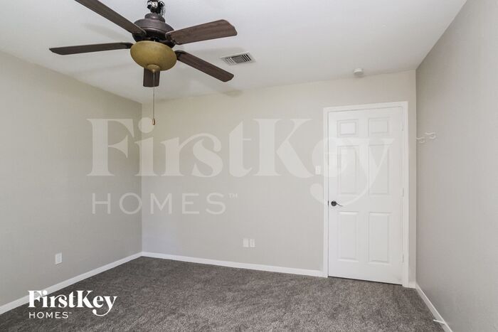 Building Photo - 1 E Broken Oak Ct