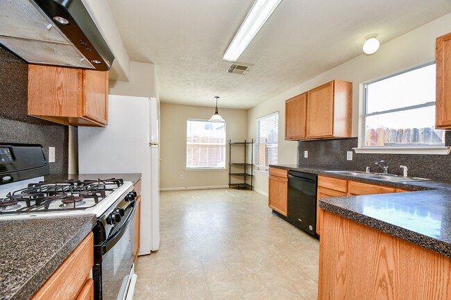 Building Photo - 13979 Maximos Dr