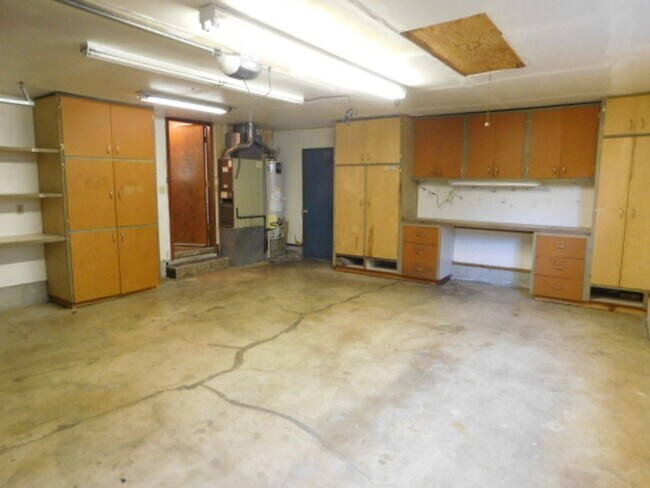 Building Photo - 3Bd/1.5Ba Single Story House -  Available ...