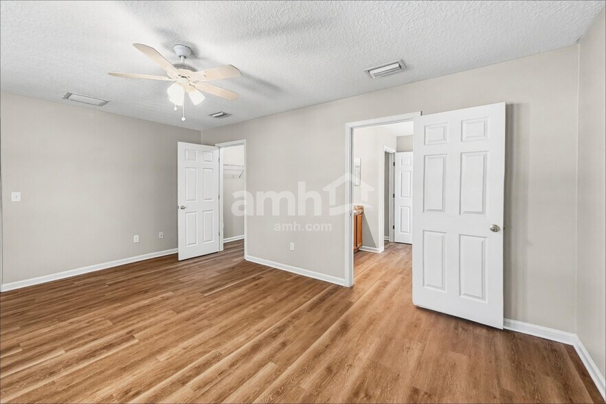 Building Photo - 12107 Hayden Lakes Cir