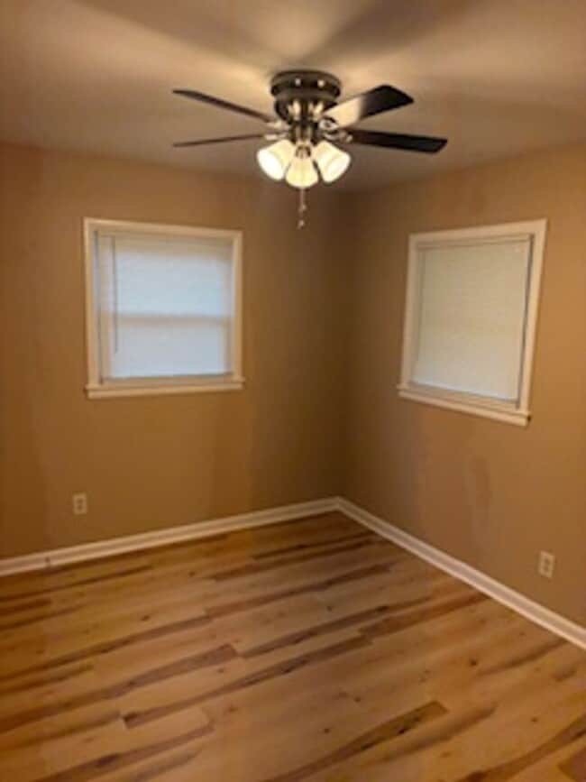 Building Photo - Cute 3 Bedroom, 1.5 Bathroom Home