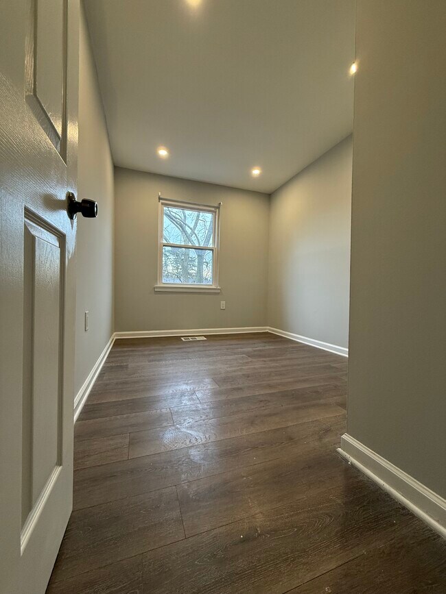 Building Photo - 238 Stevenson Square