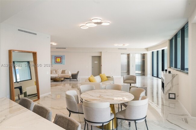 Building Photo - 18555 Collins Ave
