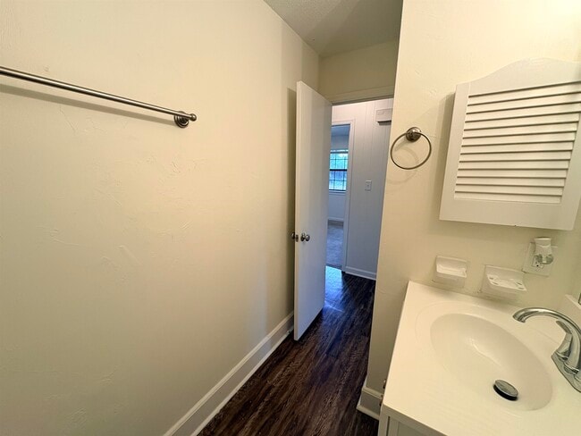 Building Photo - 1543 Coombs Dr