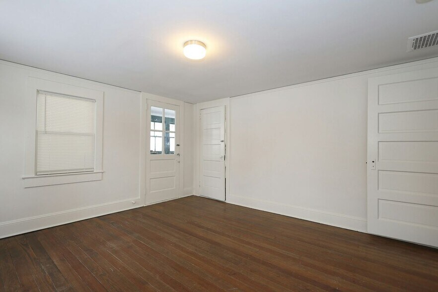 Building Photo - 48 W Branchville Rd
