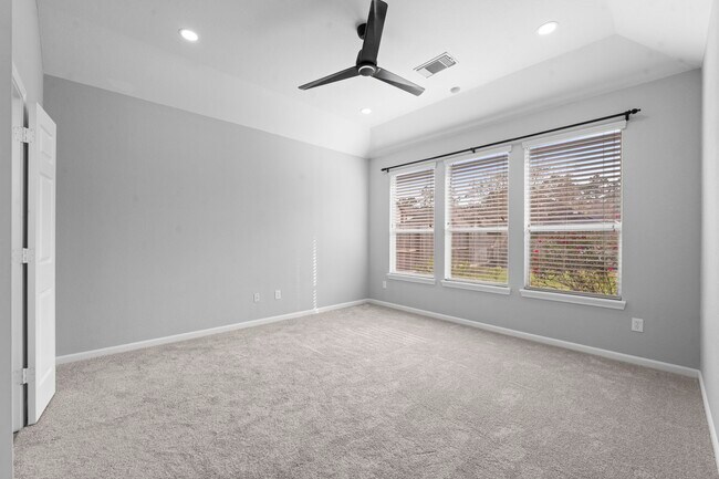 Building Photo - 15 Patina Pines Pl