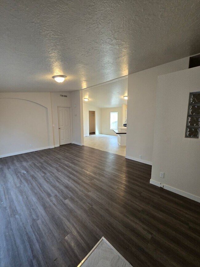 Building Photo - Pet Friendly 3 Bed / 2Bath Home w/ Carport