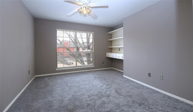 Building Photo - 2626 Holly Hall St