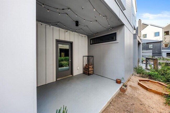 Building Photo - 5924 S Congress Ave