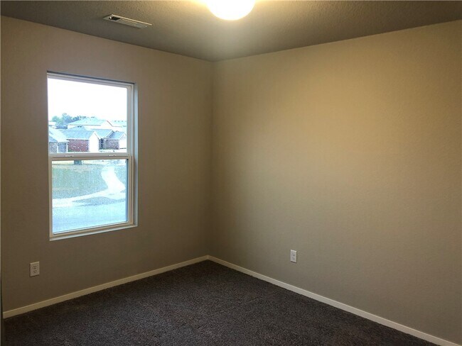 Building Photo - 1906 E Center St