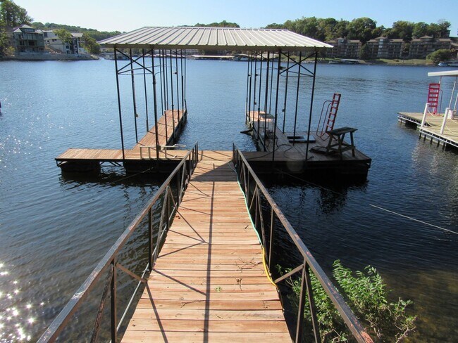 Building Photo - Lakefront house with Cove Protection
