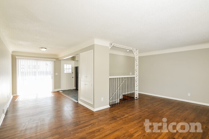 Building Photo - 3284 71st St E