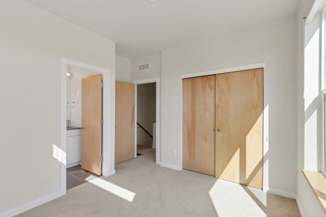 Building Photo - Modern 2BR Lafayette Home | Finished Basement, Garage & Quartz Kitchen