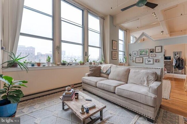 Building Photo - 1238 Callowhill St