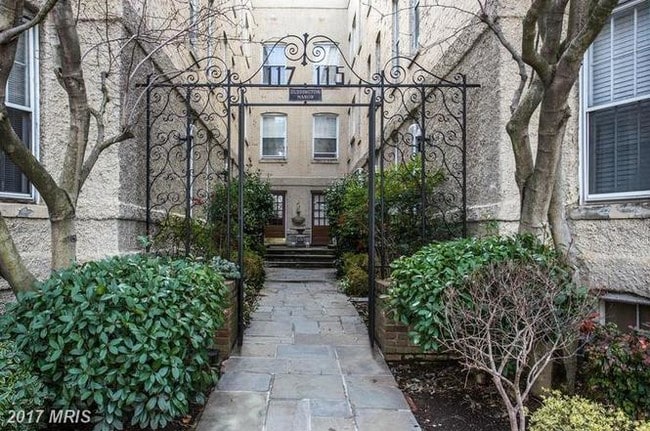 Building Photo - 115 E St SE