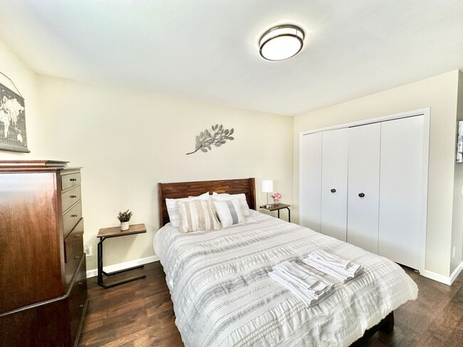 Building Photo - Beautiful, Shorter-Term, Fully Furnished Upstairs Guest Home, on Secluded Hilltop Property with M...