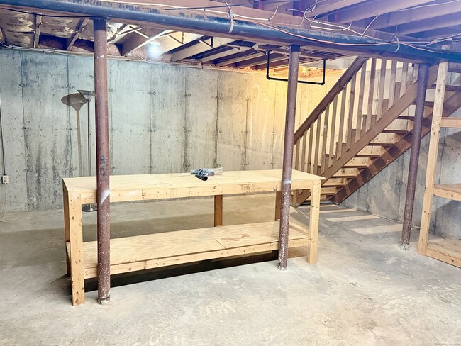 Building Photo - 216 Castlewood