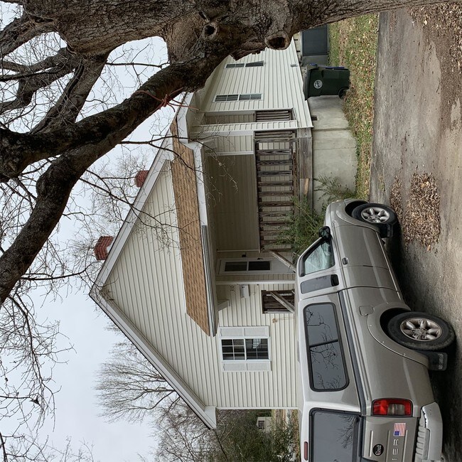 Building Photo - 310 W Austin St