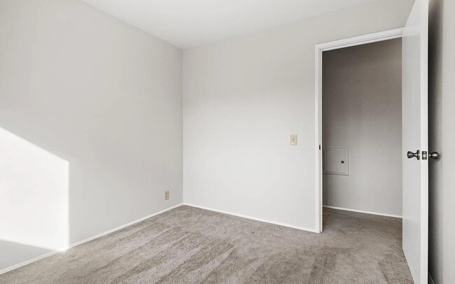 Building Photo - 3375 Brunswick Dr