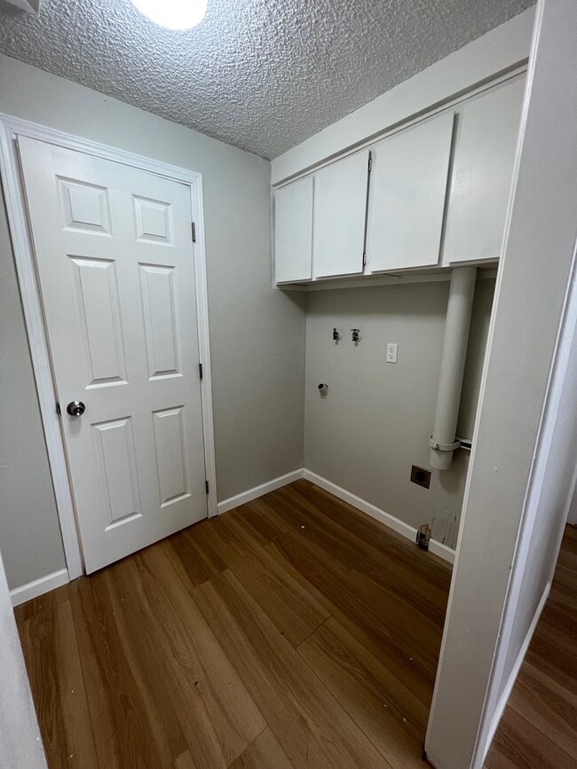 Building Photo - 3100 Juanipero Way