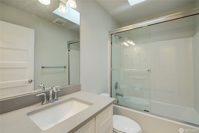Building Photo - 3Bd/2.5Ba Kirkland Townhouse