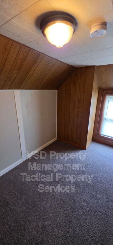 Building Photo - 8204 Vineyard Ave