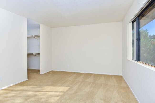 Building Photo - Remodeled Home in Cimarron with Amazing Vi...