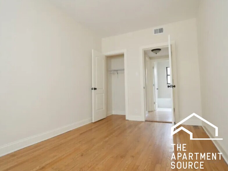 Building Photo - 4040 N Ashland Ave