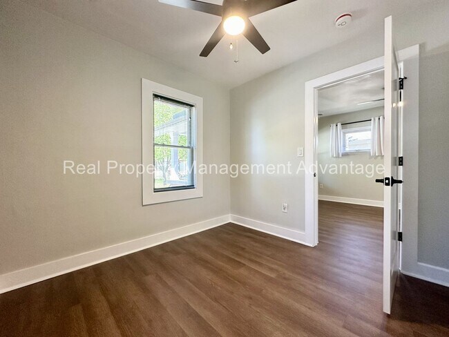 Building Photo - Beautifully Updated 2-Bedroom Home w/ 2-Car Garage Near Martin Road Park!