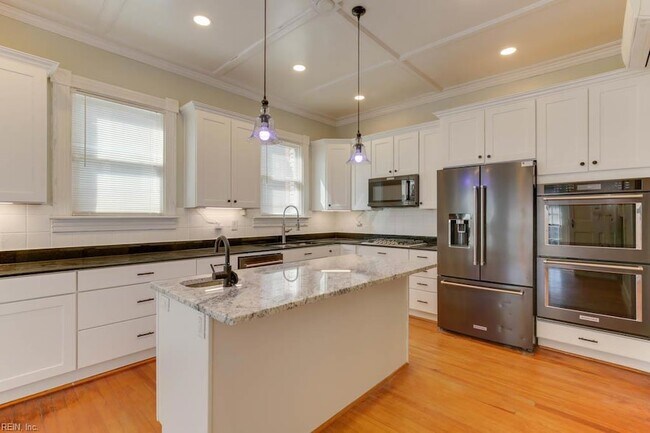 Building Photo - 1051 Naval Ave