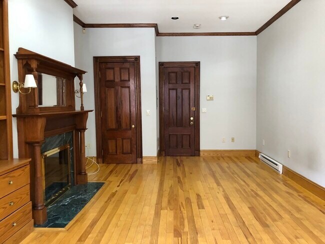 Building Photo - 389 Marlborough St