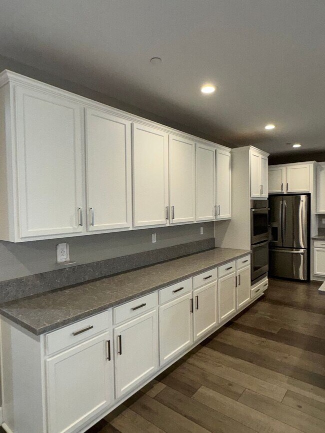 Building Photo - A Great House to Call Home!