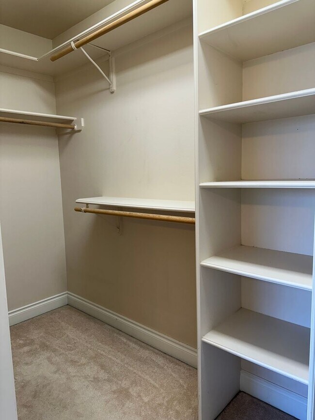 Building Photo - 4735 Potter Crest Cir