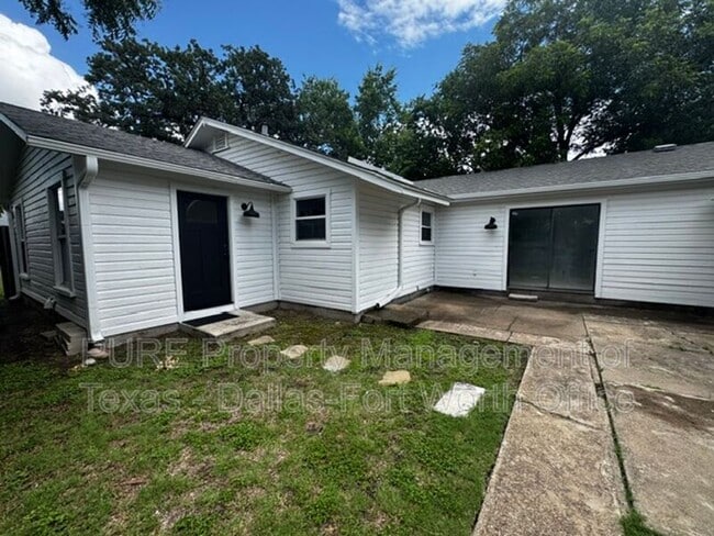 Building Photo - 2021 Bluebonnet Dr