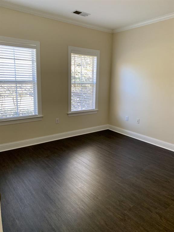 Building Photo - 5460 Glenridge View NE