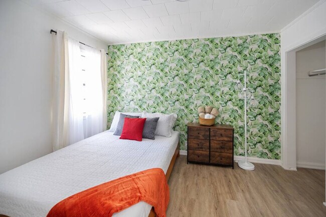 Building Photo - 2001 N 61st Ave