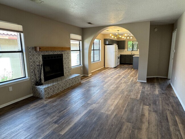 Building Photo - 2 Bedroom, 2 Bathroom Home near Tramway and Indian School