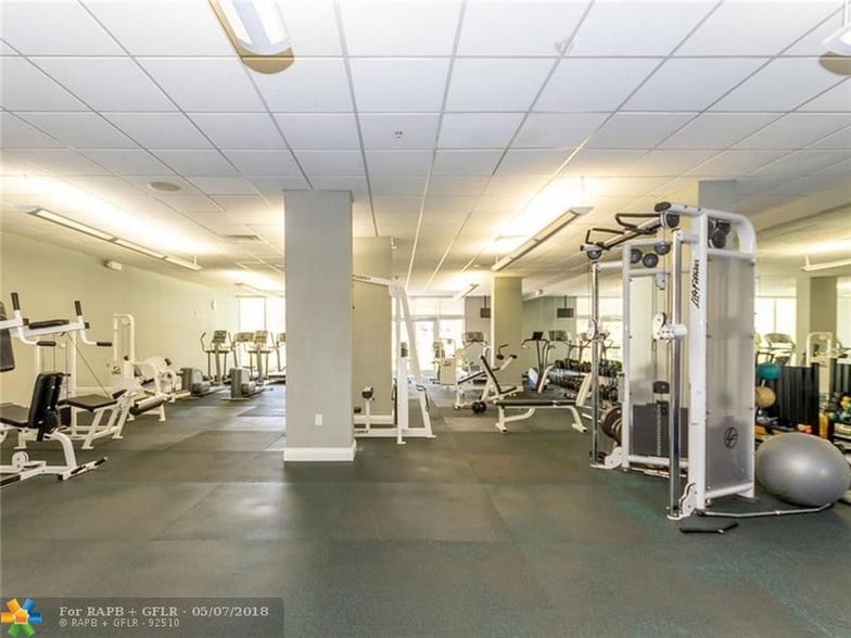 Building Photo - 3000 S Ocean Dr